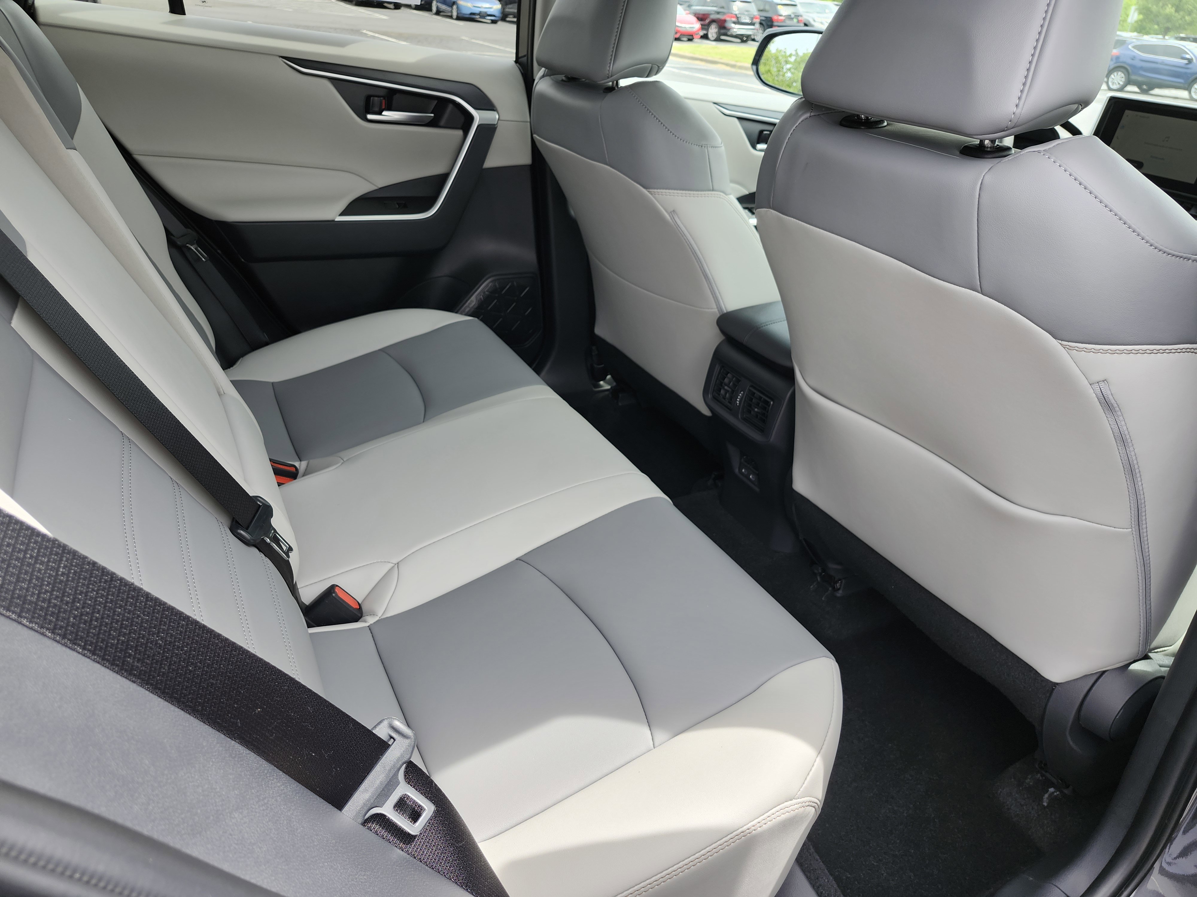 Used 2025 Toyota RAV4 XLE Premium w/ Weather Package AWD/4WD image 21