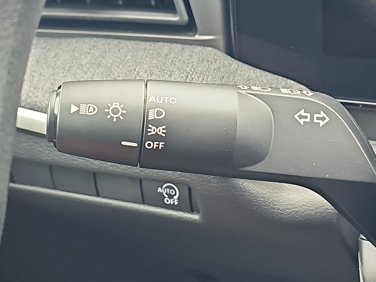 New 2027 Nissan Kicks SV w/ SV Premium Package FWD image 34