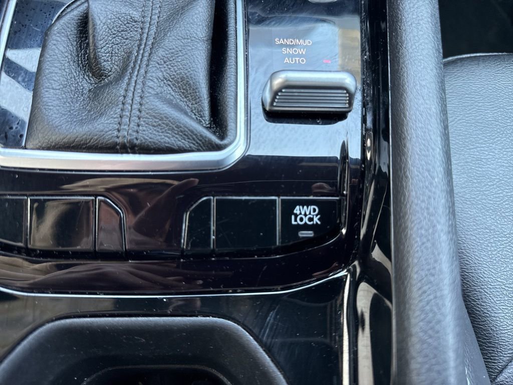 Used 2025 Jeep Compass Limited image 23