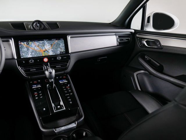 Certified 2026 Porsche Macan AWD/4WD image 20