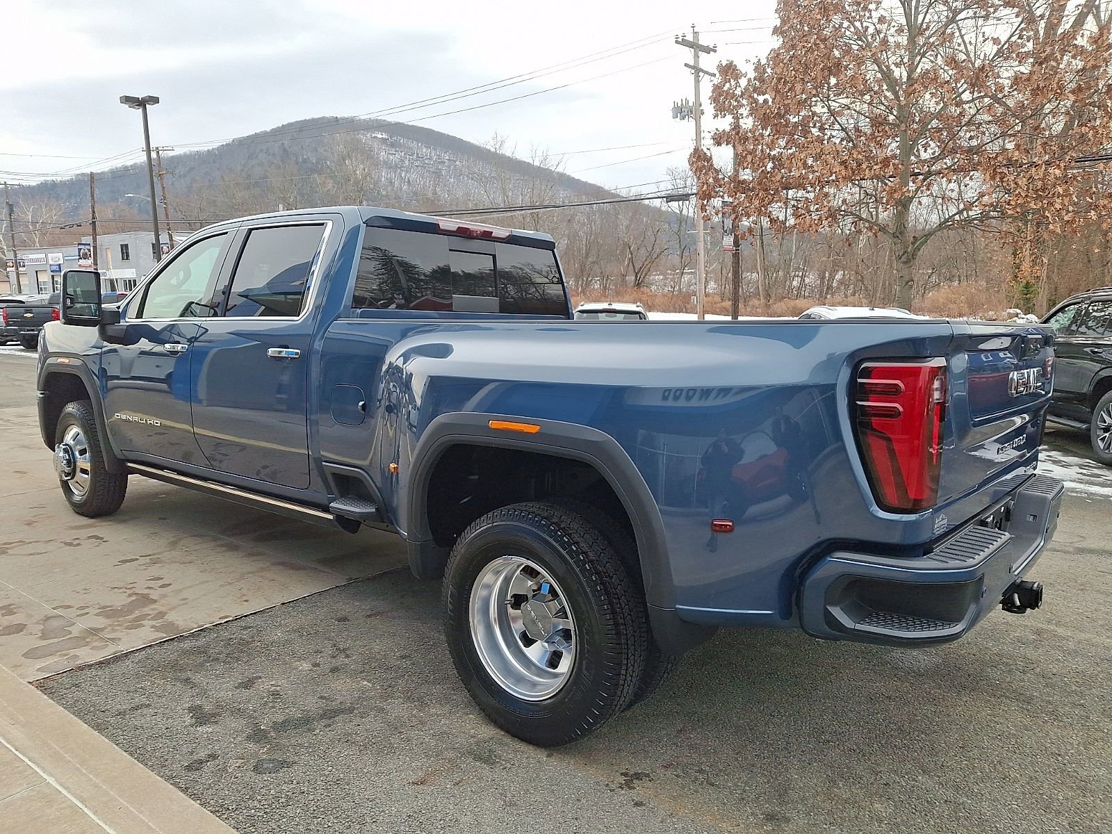 Used 2024 GMC Sierra 3500 Denali Ultimate AWD/4WD image 4