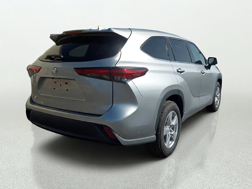 Used 2021 Toyota Highlander L FWD image 7