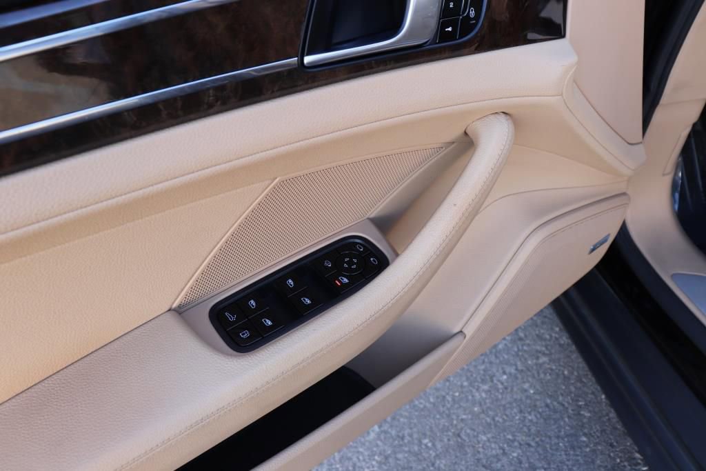 Used 2018 Porsche Panamera 4 image 36