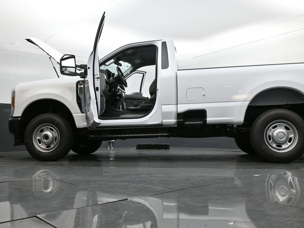 New 2026 Ford F250 XL w/ F-250 >10K GVWR Package image 25