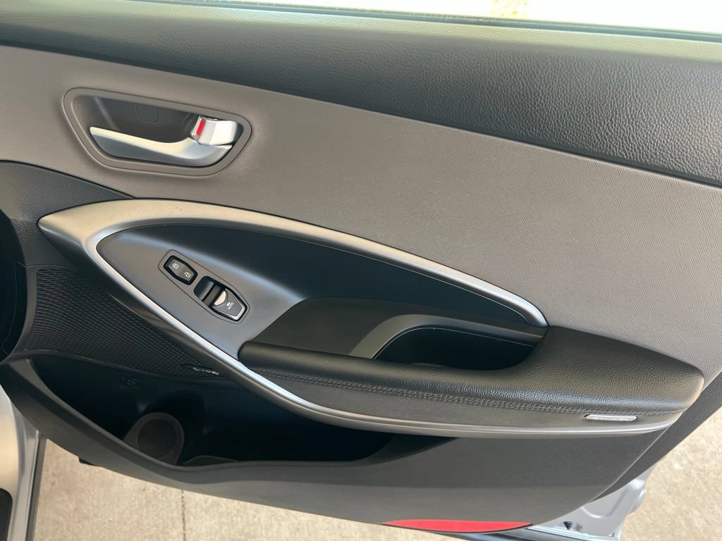 Used 2018 Hyundai Santa Fe AWD image 23