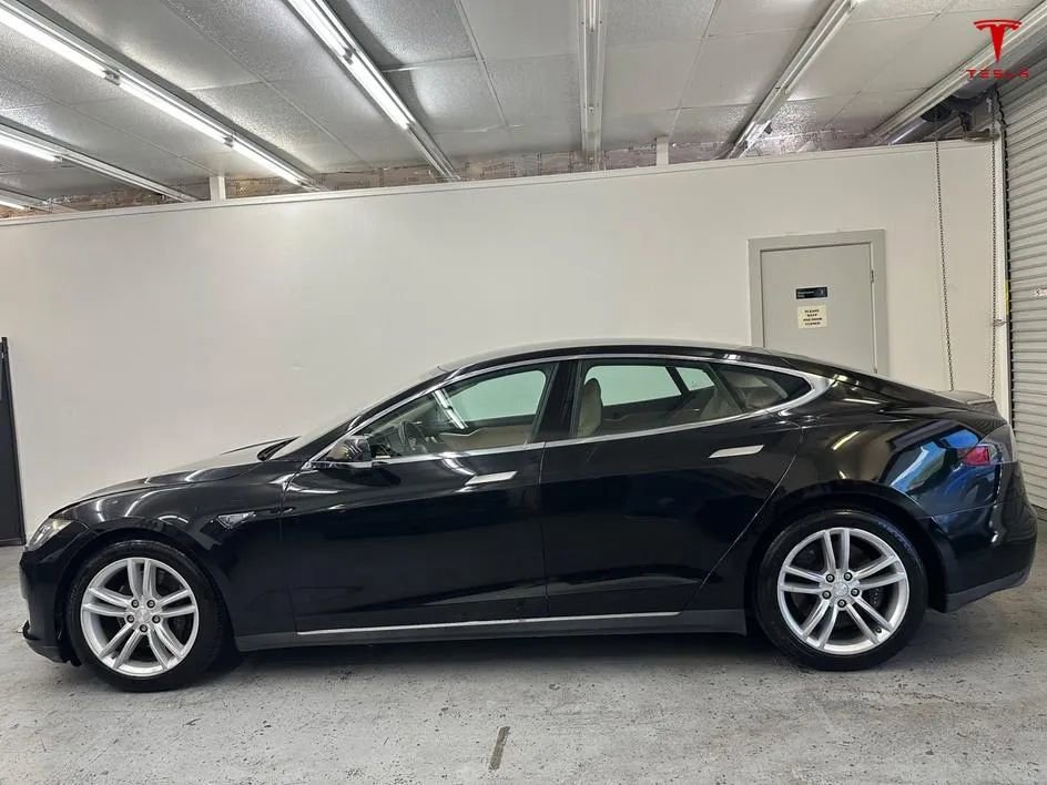 Used 2013 Tesla Model S RWD image 4