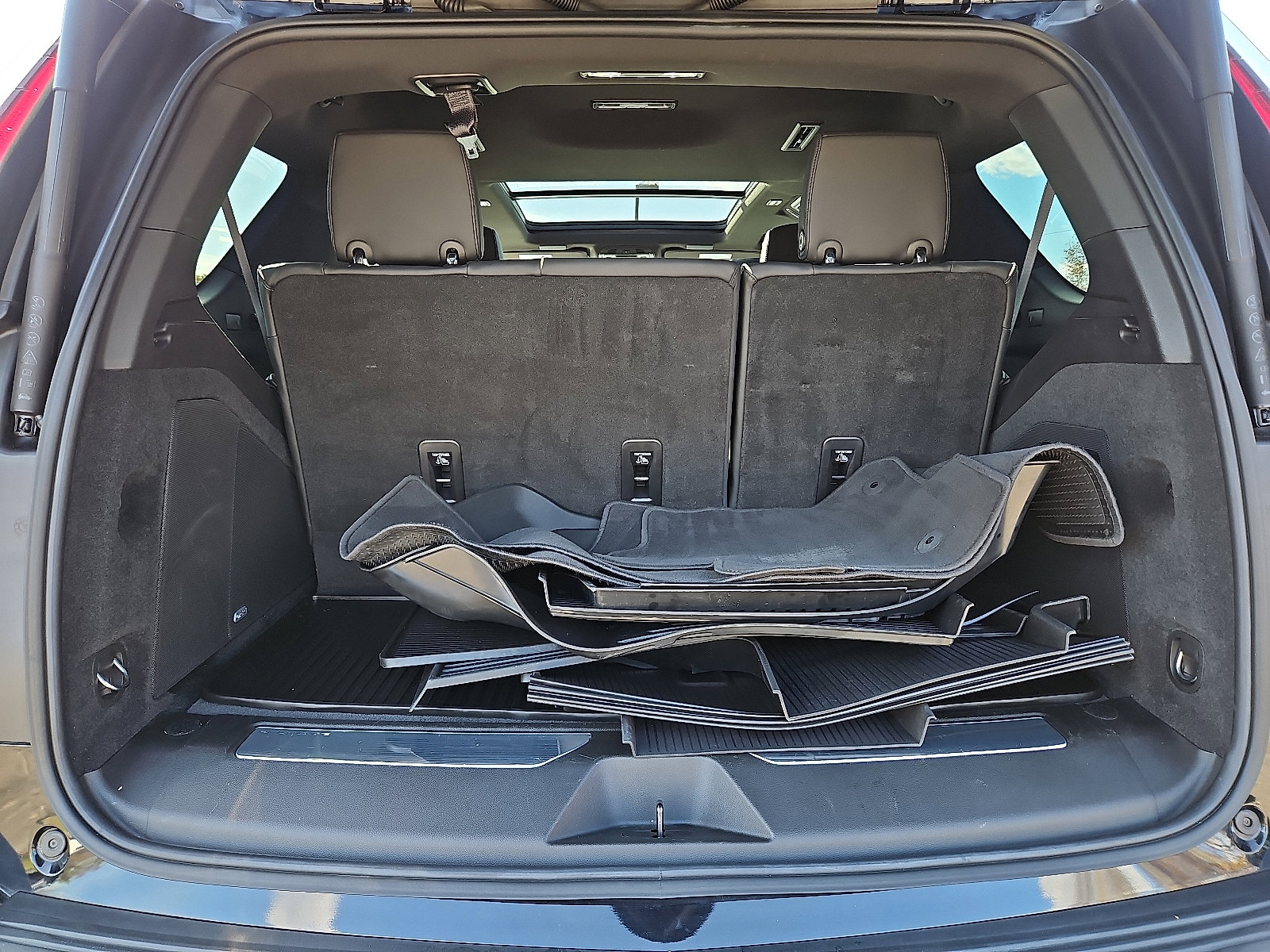 Used 2022 Cadillac Escalade Premium Luxury w/ LPO, Floor Liner Package image 29