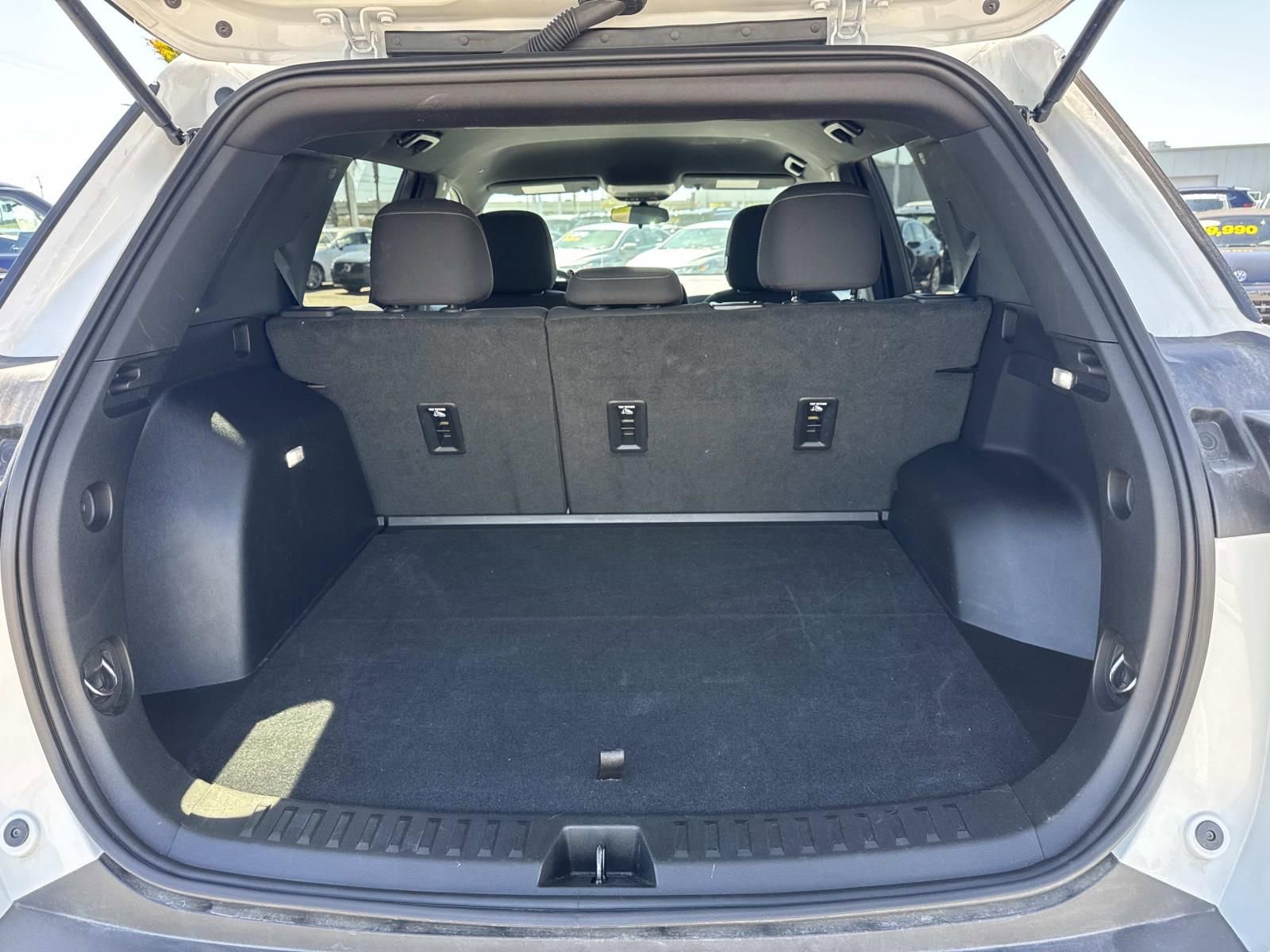 Used 2025 Chevrolet Equinox LT AWD/4WD image 9