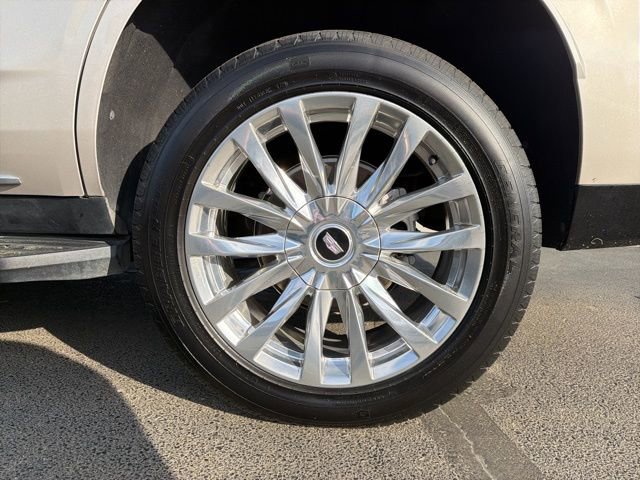 Used 2023 Cadillac Escalade Premium Luxury image 36