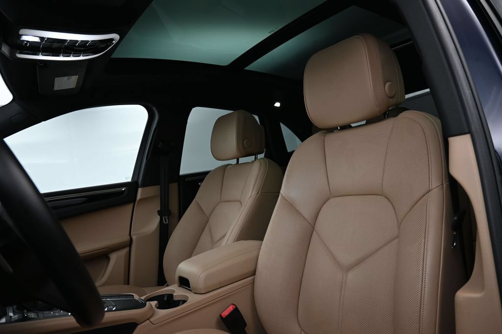 Certified 2020 Porsche Macan S AWD/4WD image 5