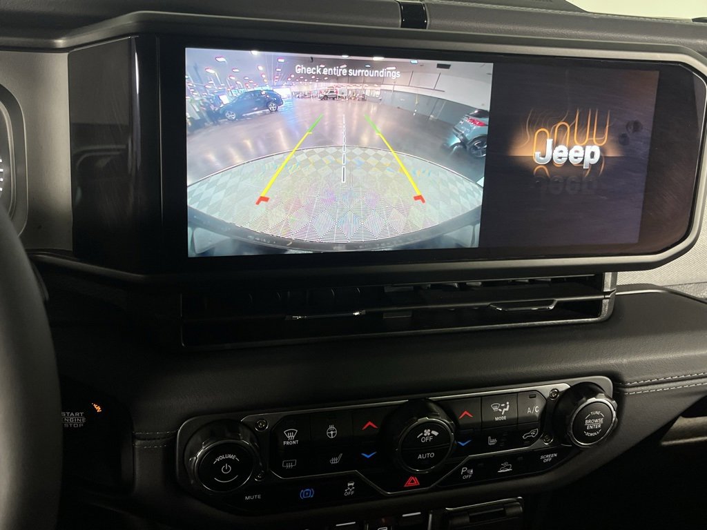 Used 2024 Jeep Wrangler Unlimited Sahara w/ Safety Group image 11