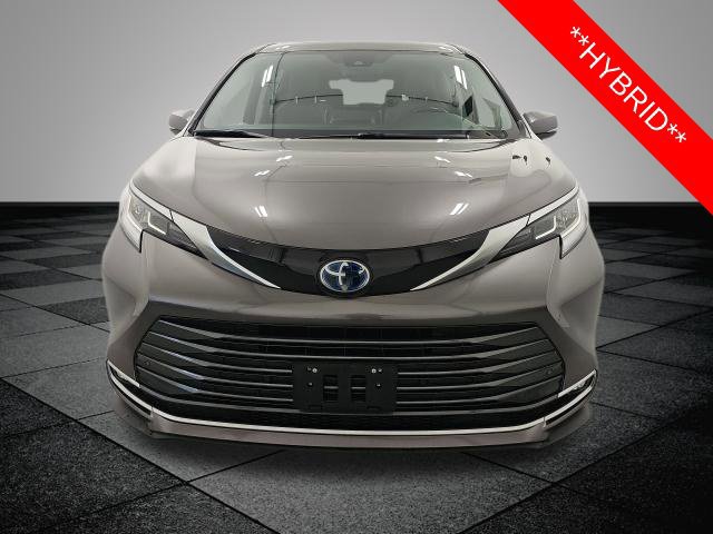 Certified 2023 Toyota Sienna Limited AWD/4WD image 2