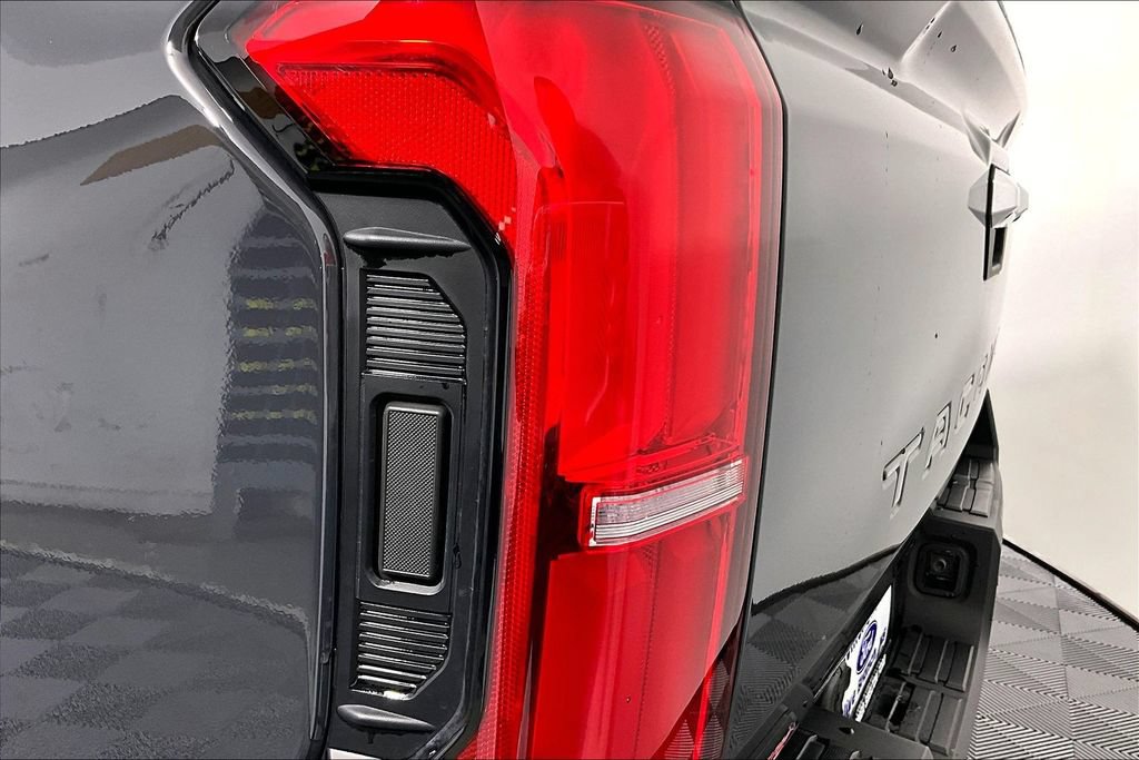 Used 2025 Toyota Tacoma Limited AWD/4WD image 29
