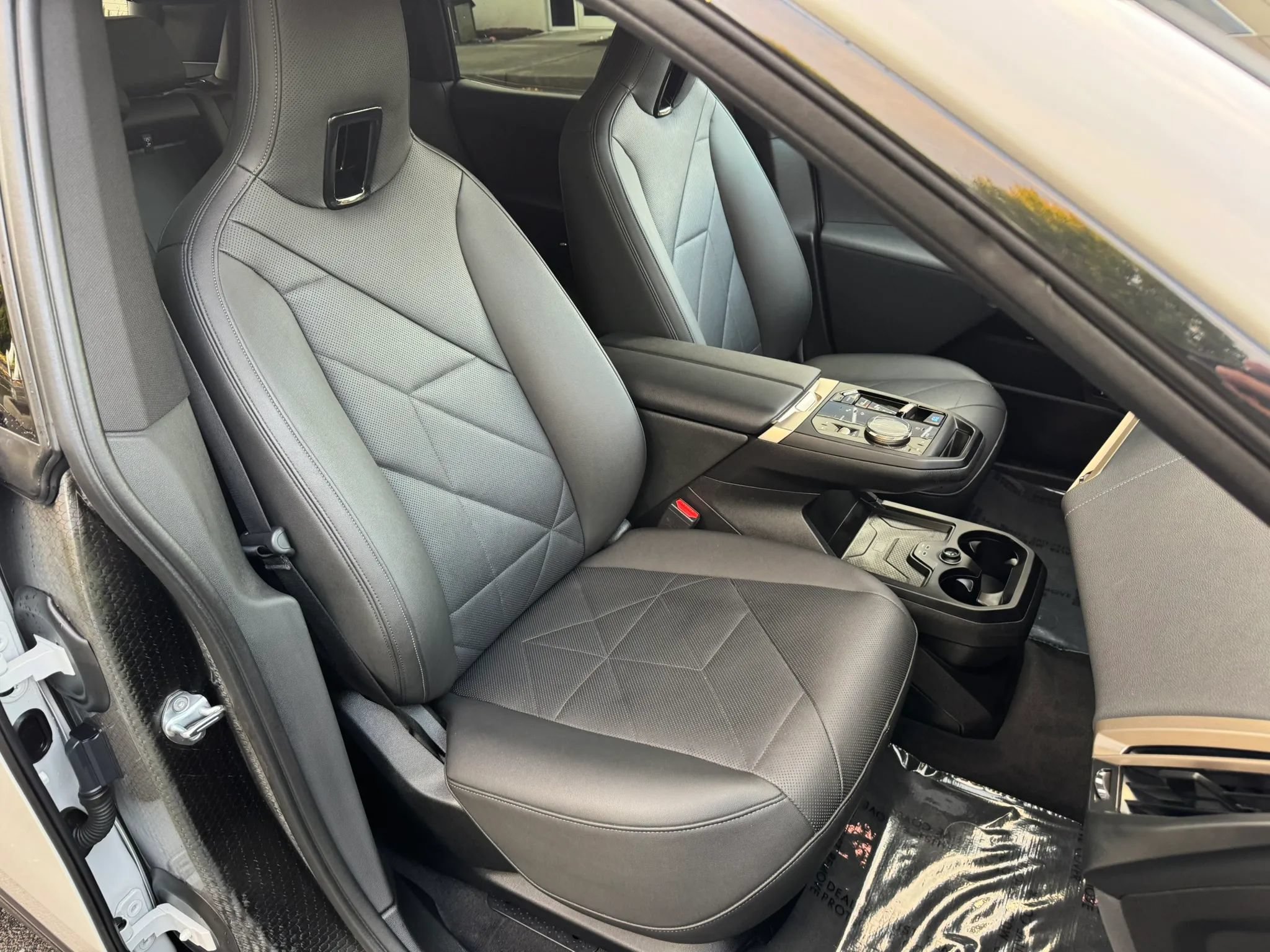 Used 2023 BMW iX xDrive50 w/ Convenience Package AWD/4WD image 25