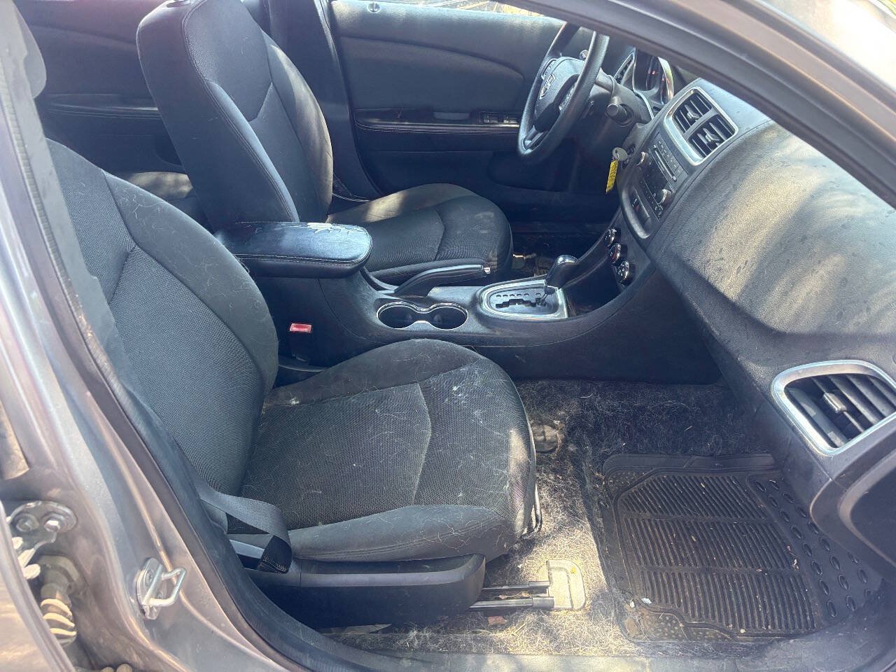 Used 2013 Dodge Avenger SE FWD image 12