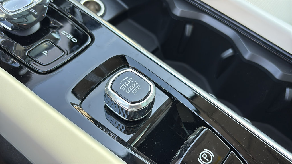 New 2027 Volvo XC60 B5 Ultra AWD/4WD image 14