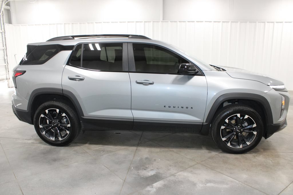 Used 2026 Chevrolet Equinox RS FWD image 11