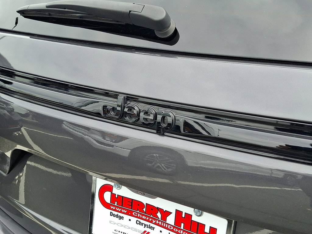Used 2023 Jeep Grand Cherokee Altitude image 16