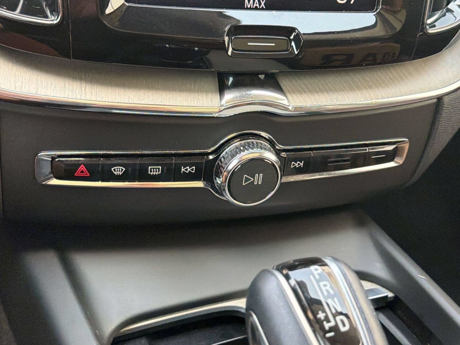 Used 2018 Volvo XC60 T5 Inscription w/ Convenience Package AWD/4WD image 16