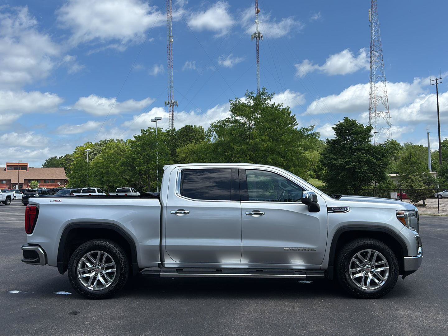 Used 2022 GMC Sierra 1500 SLT w/ SLT Premium Plus Package AWD/4WD image 11