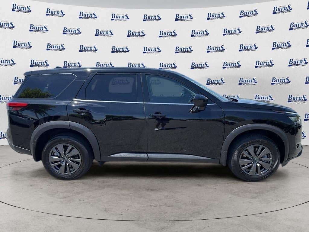 Used 2025 Nissan Pathfinder S FWD image 8