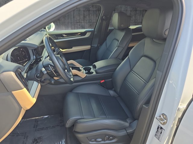 Used 2024 Porsche Cayenne Coupe AWD/4WD image 15