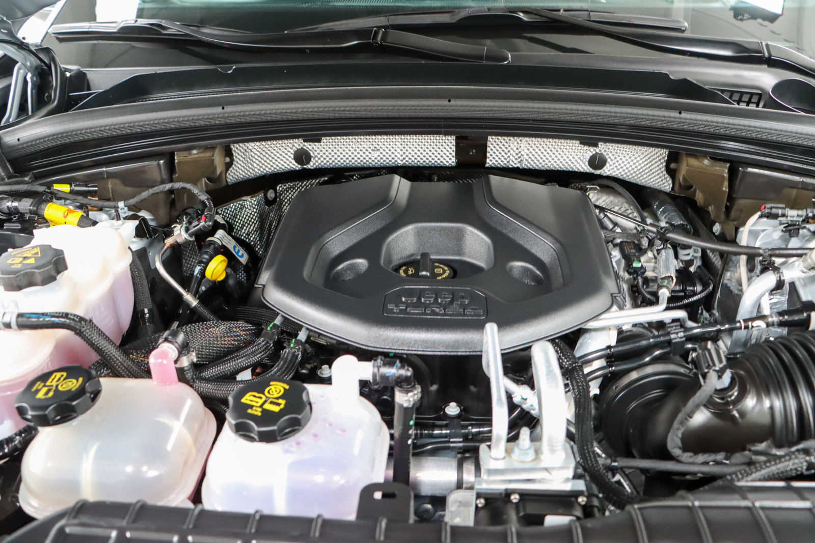 Used 2022 Jeep Grand Cherokee Overland w/ Advanced Protech Group III image 32