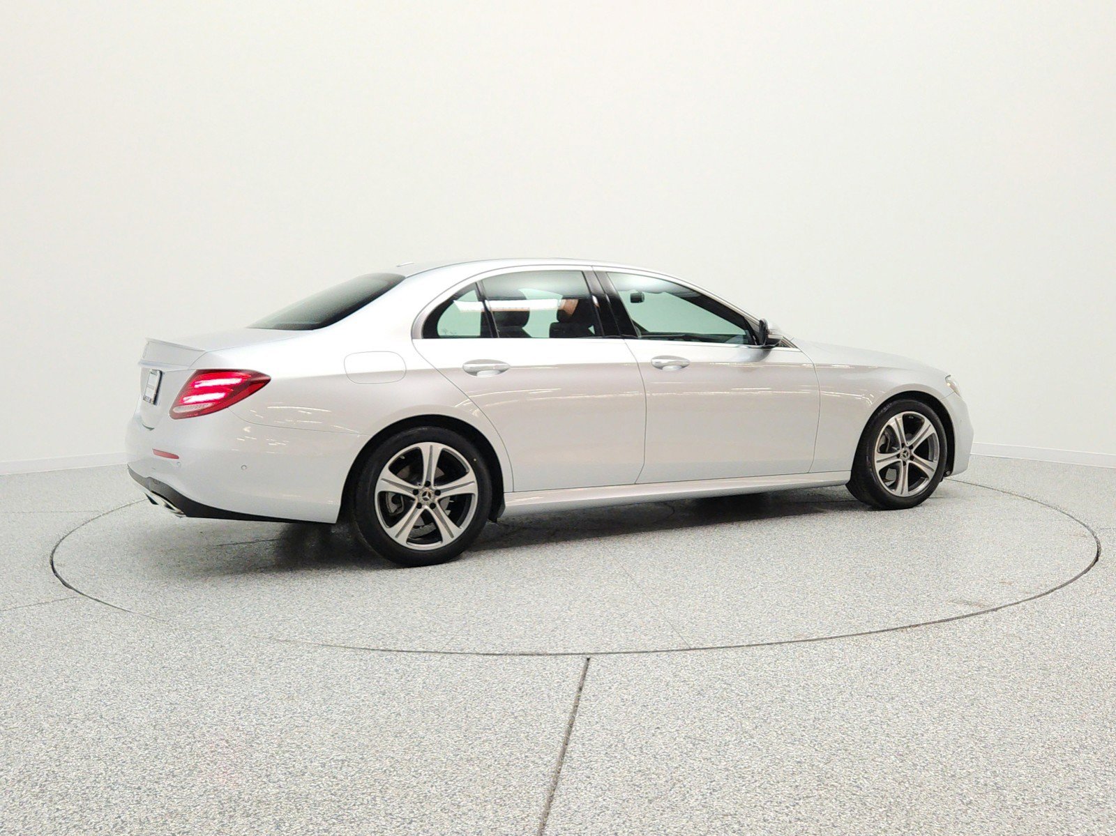 Used 2019 Mercedes-Benz E 300 image 5
