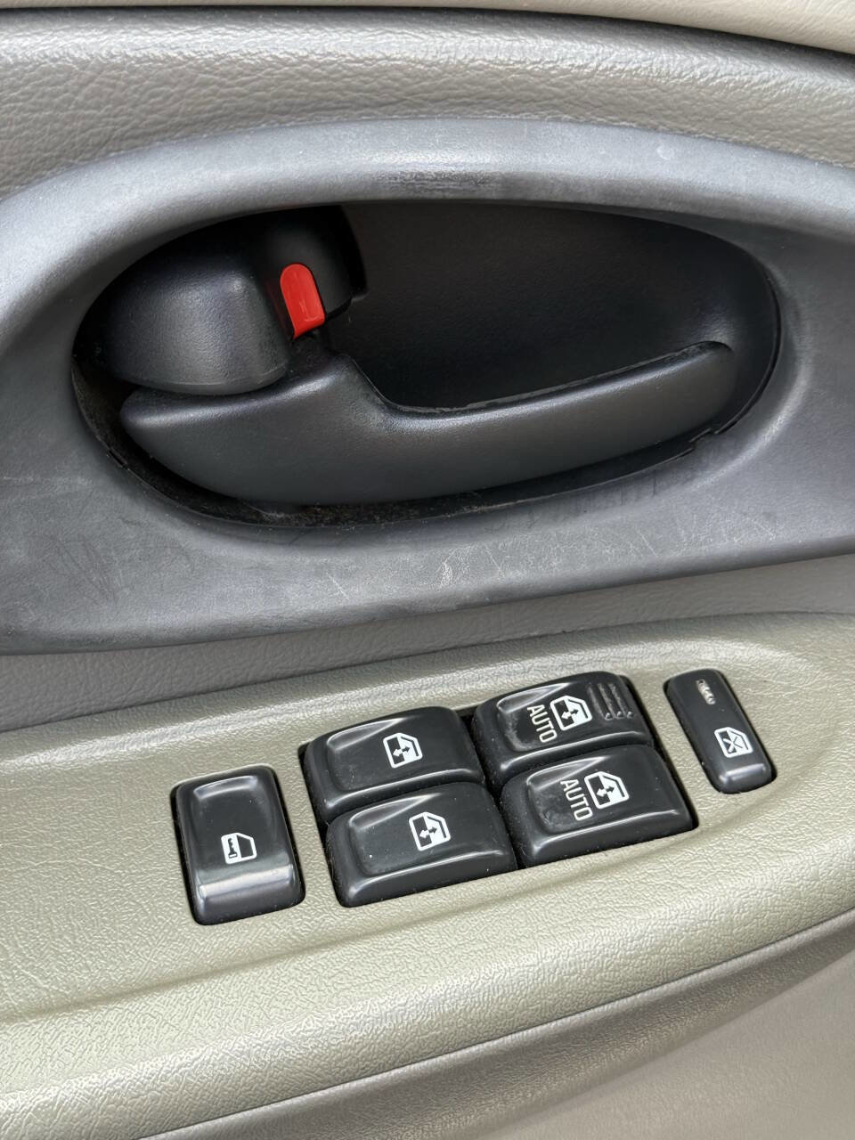 Used 2004 Chevrolet TrailBlazer LT w/ LT Preferred Equipment Group image 12