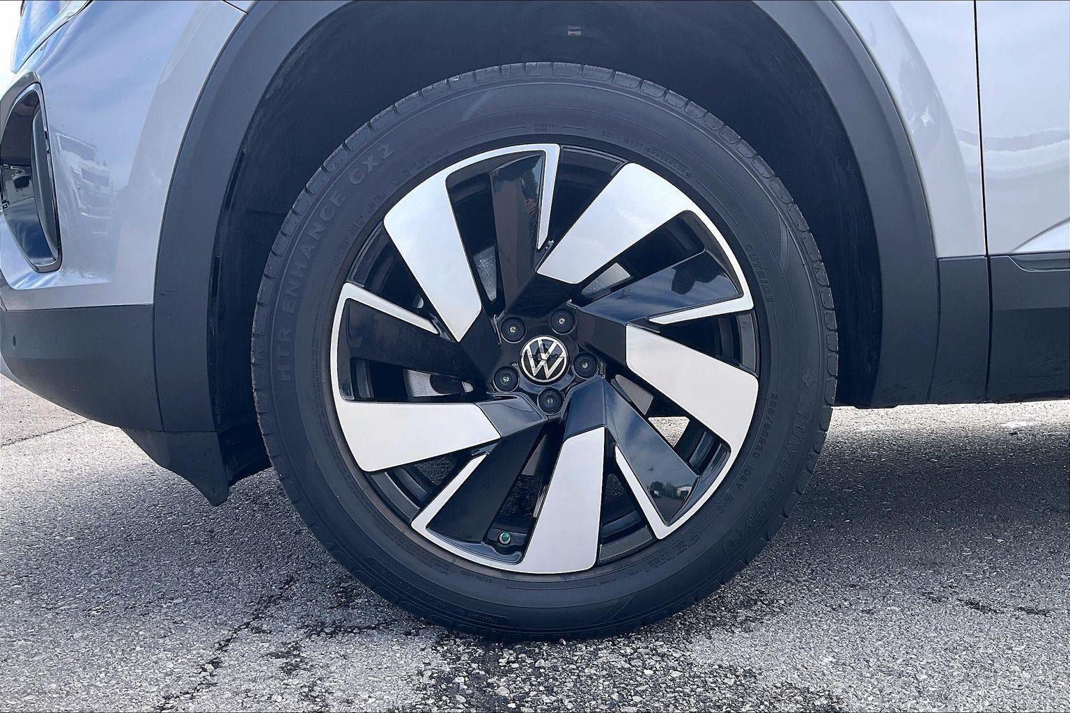 Used 2024 Volkswagen Atlas Cross Sport SE FWD image 11