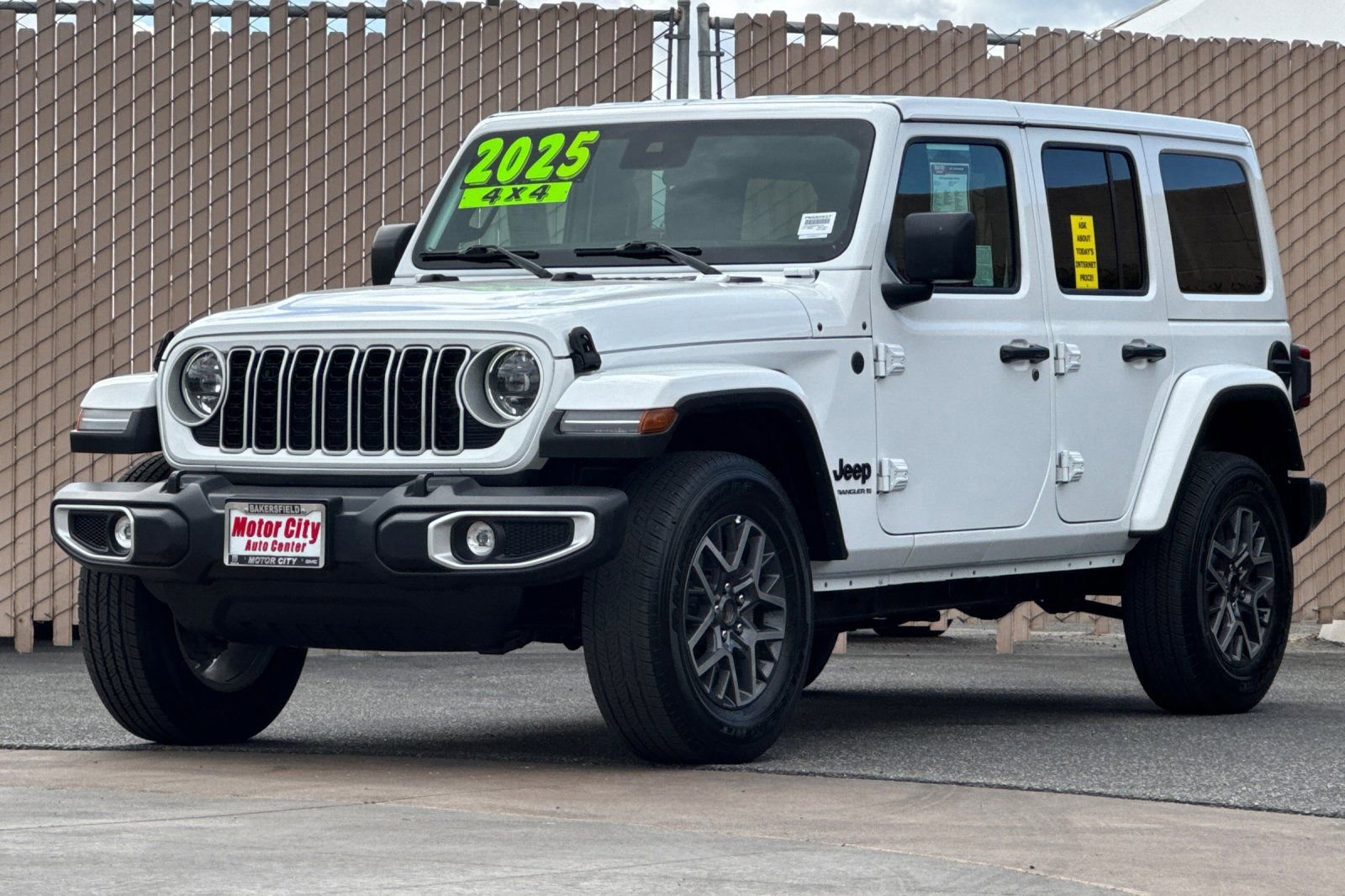 Used 2025 Jeep Wrangler Sahara image 8