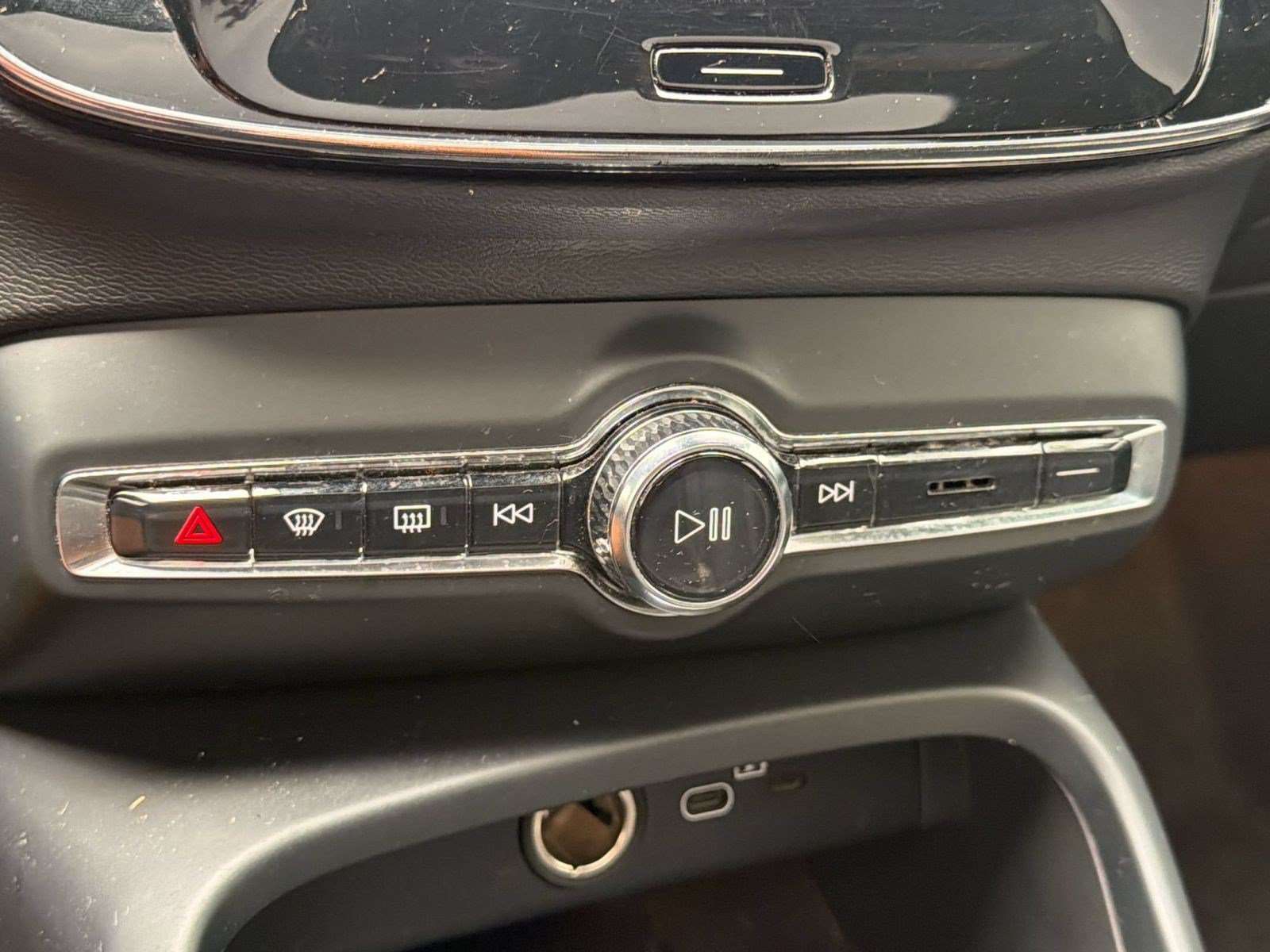 Certified 2023 Volvo C40 P8 Recharge Ultimate AWD/4WD image 16