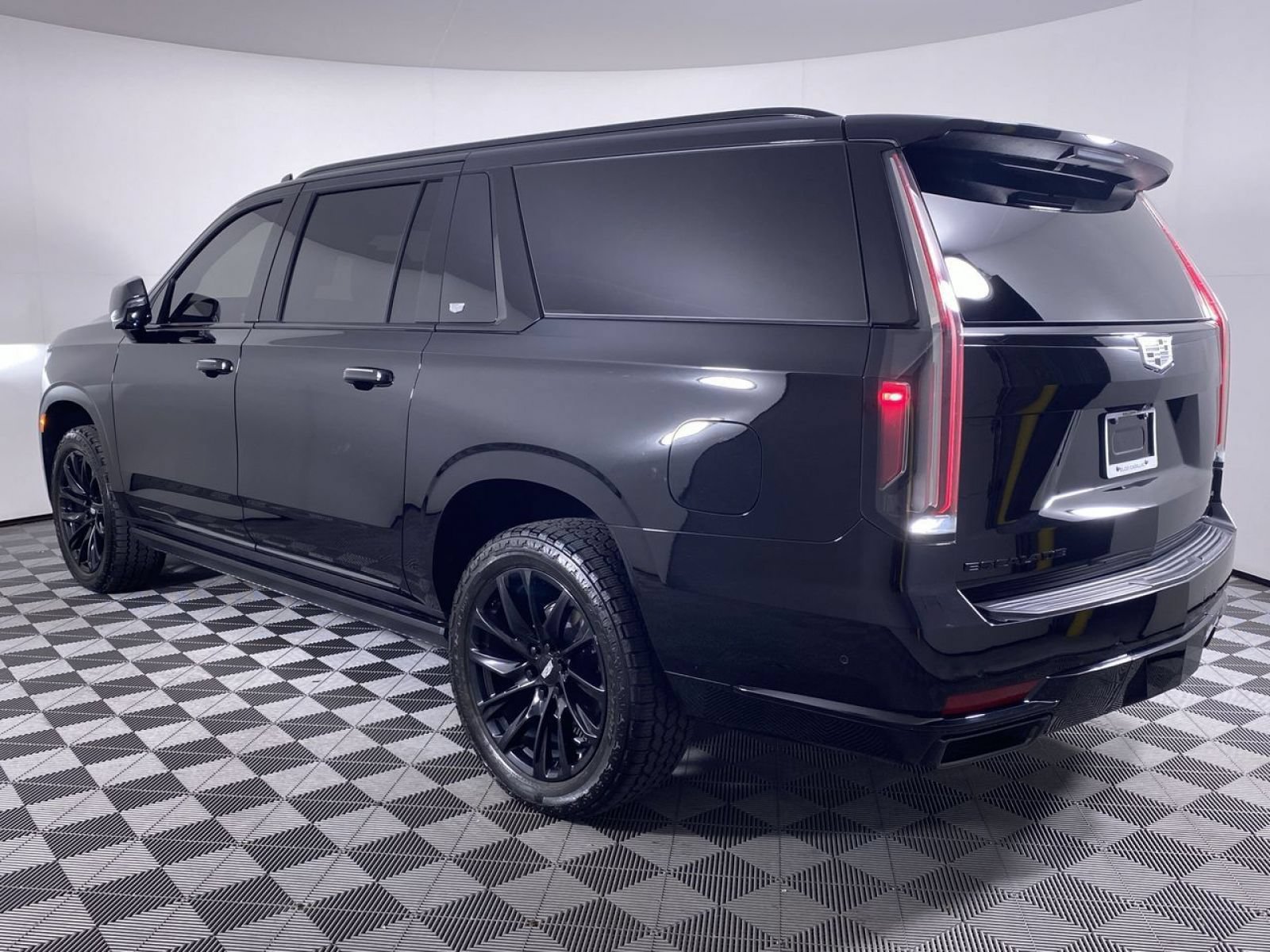 Certified 2024 Cadillac Escalade ESV Sport Platinum w/ LPO, ONYX Package AWD/4WD image 20