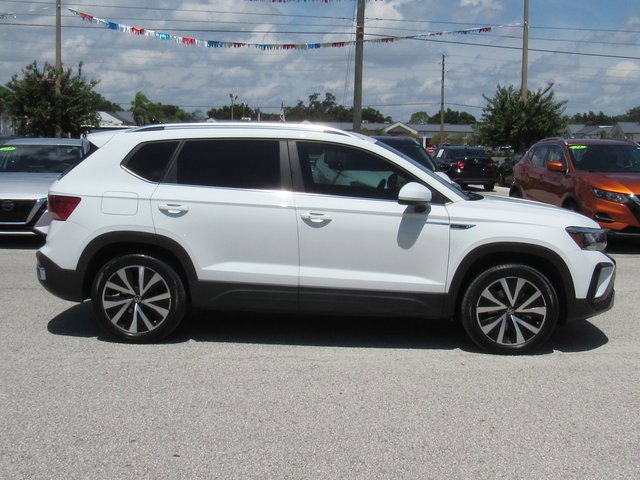 Used 2022 Volkswagen Taos SE image 2