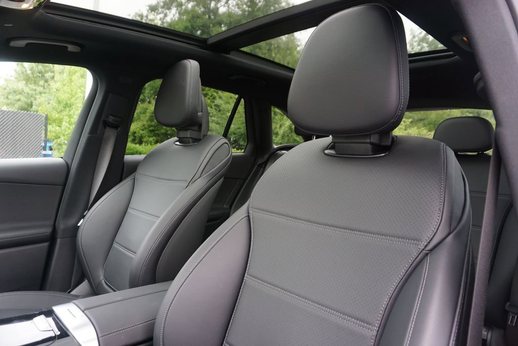 Certified 2025 Mercedes-Benz GLC 300 image 11