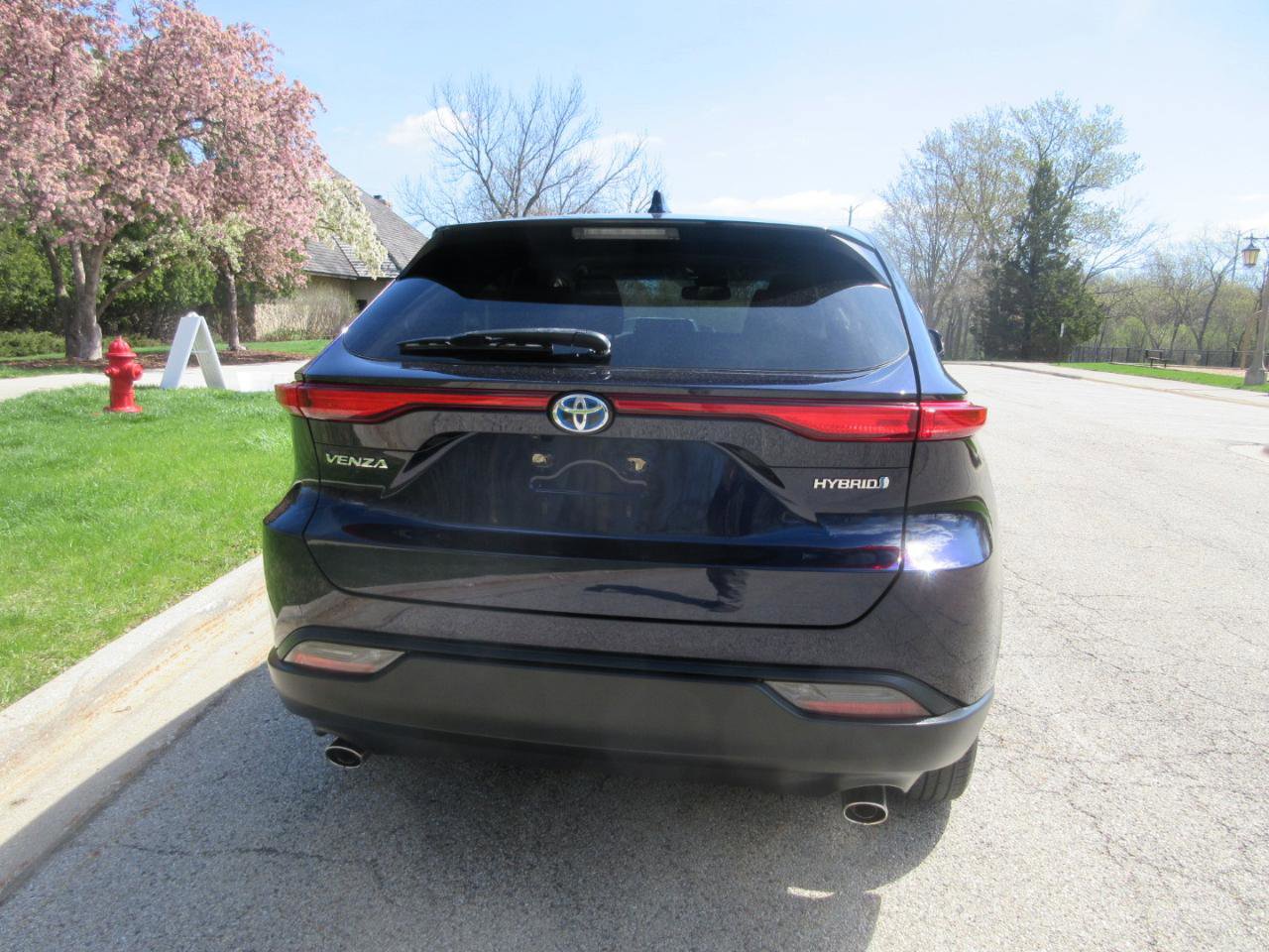 Used 2021 Toyota Venza LE w/ Carpet Mat Package (TMS) AWD/4WD image 11