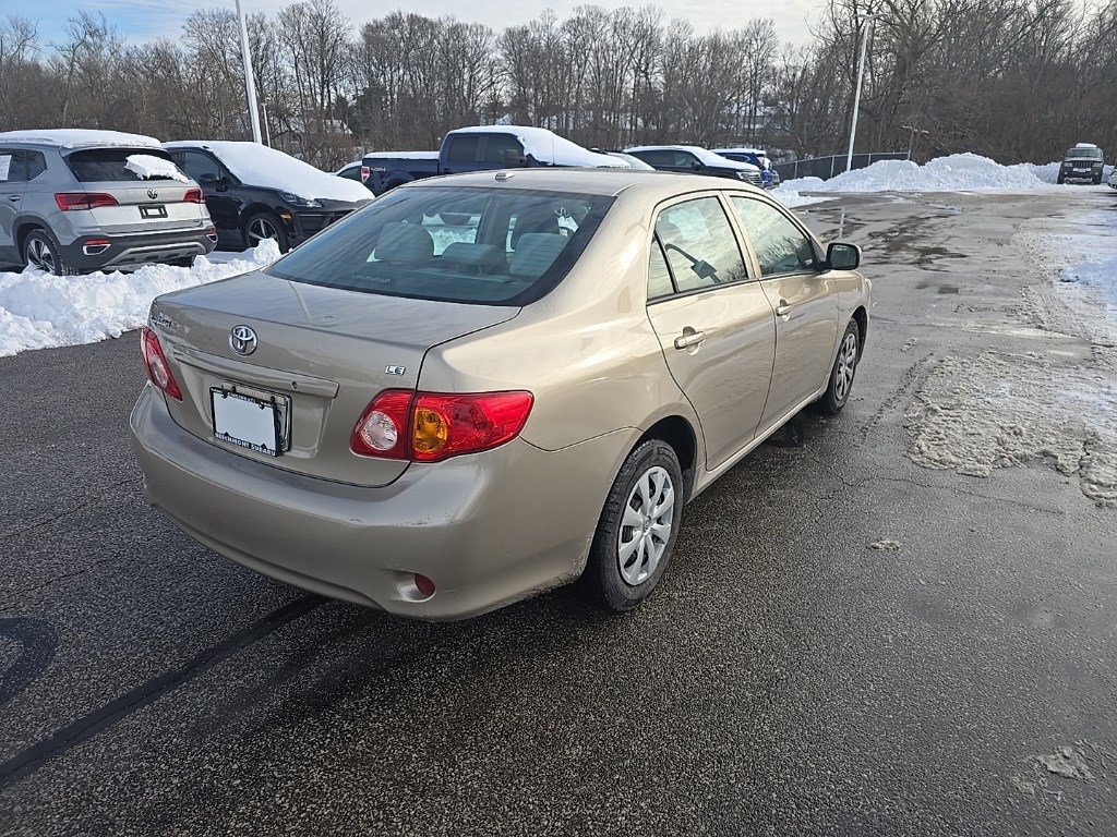 Used 2010 Toyota Corolla LE image 3
