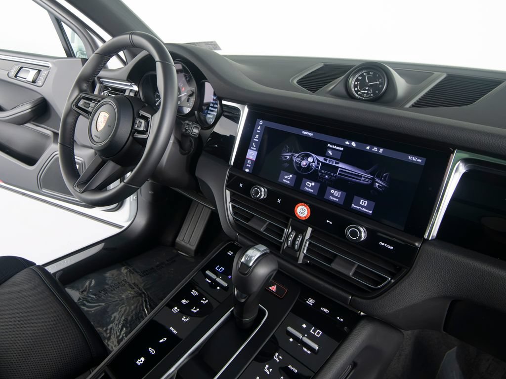 Certified 2026 Porsche Macan S AWD/4WD image 34