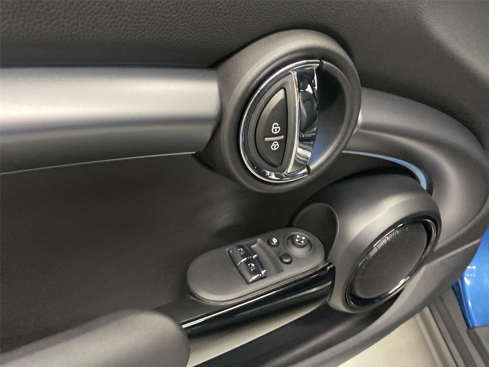 Certified 2024 MINI Cooper SE FWD image 19