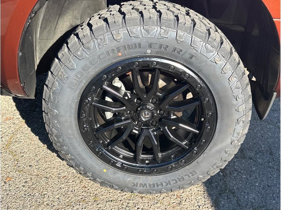 Used 2016 Nissan Frontier SV image 10