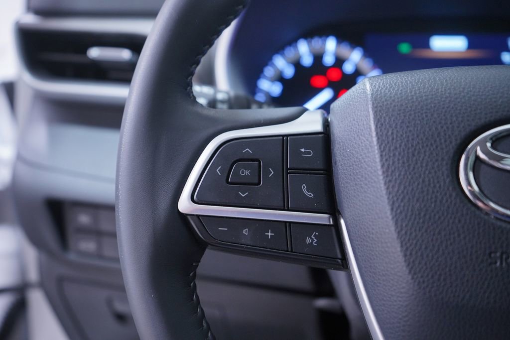 Used 2022 Toyota Highlander XLE image 19