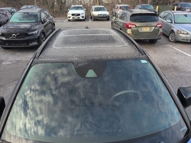 Used 2021 Volvo XC40 T5 R-Design w/ Climate Package image 2