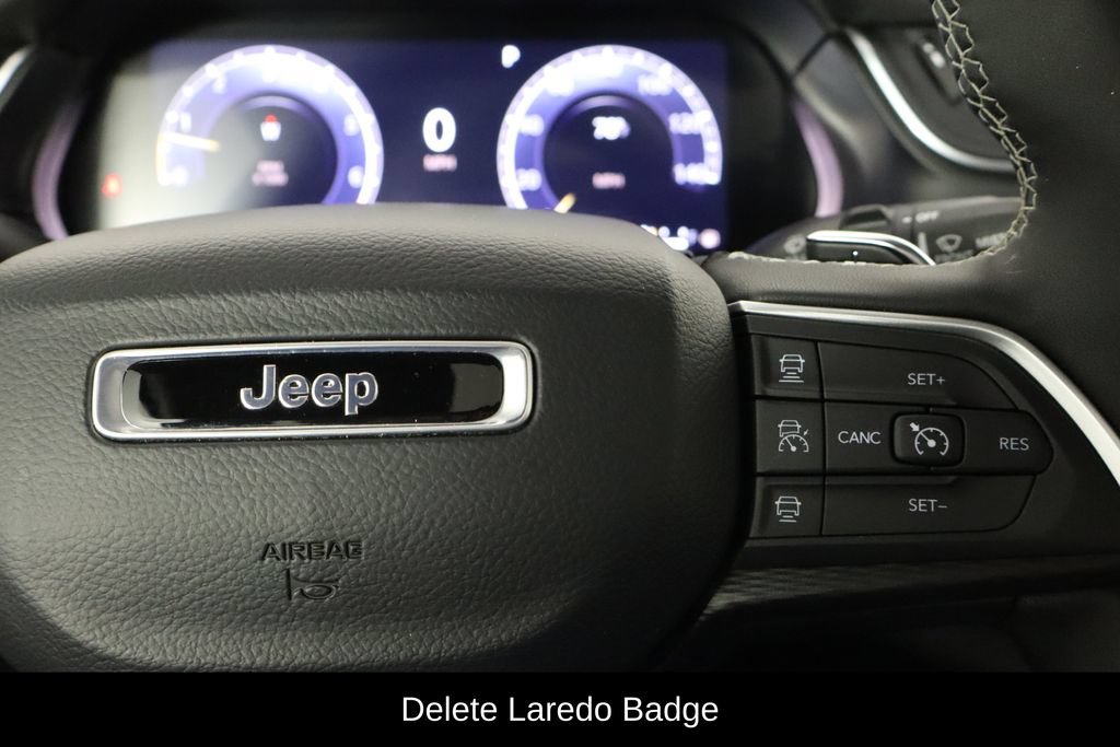 Used 2024 Jeep Grand Cherokee Altitude AWD/4WD image 10