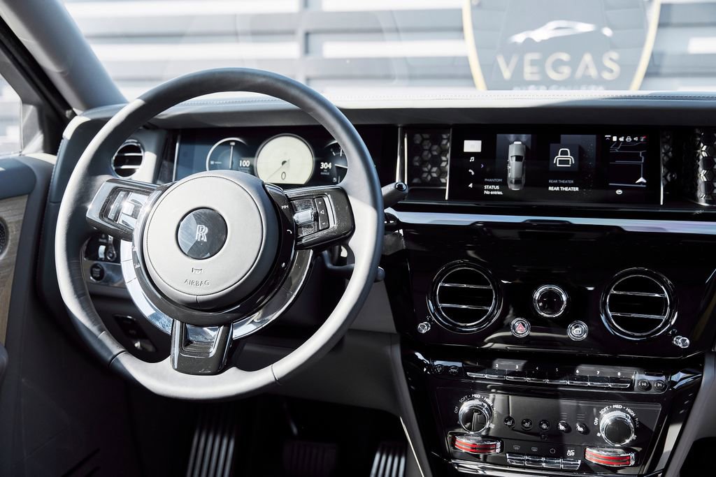 Used 2025 Rolls-Royce Phantom Sedan RWD image 65