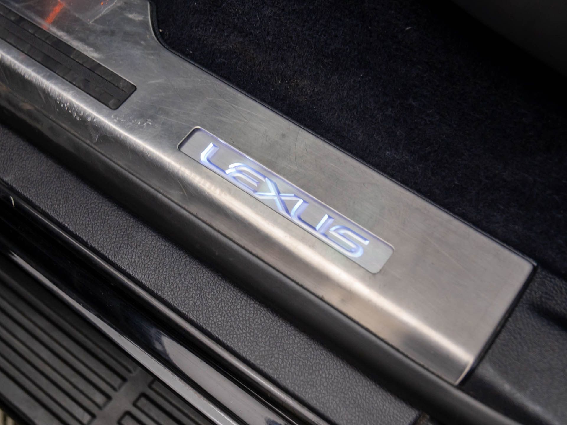 Used 2014 Lexus LX 570 4WD w/ Luxury Package image 16
