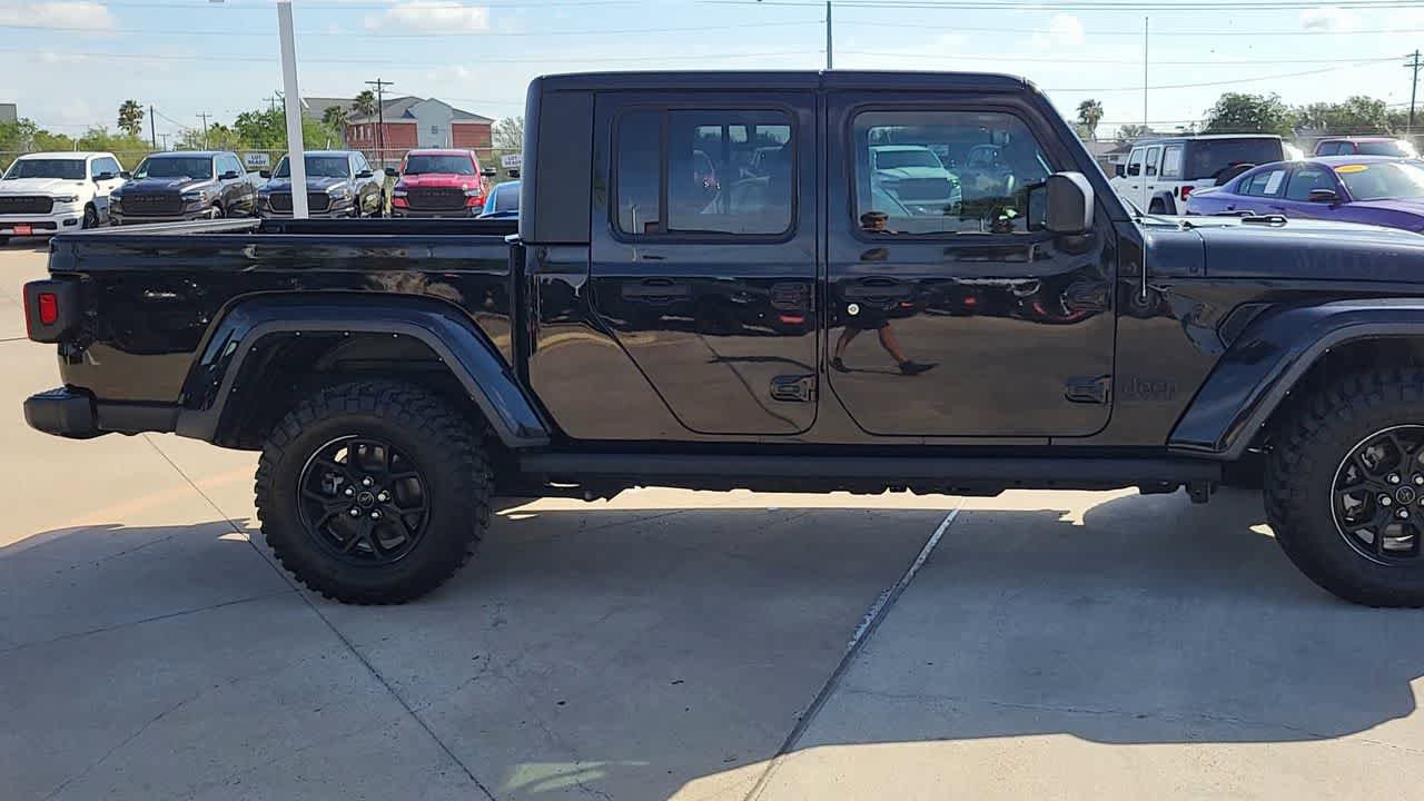 Certified 2023 Jeep Gladiator Sport AWD/4WD image 9
