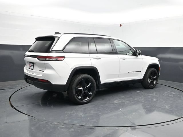 Used 2023 Jeep Grand Cherokee Limited w/ Black Appearance Package AWD/4WD image 9