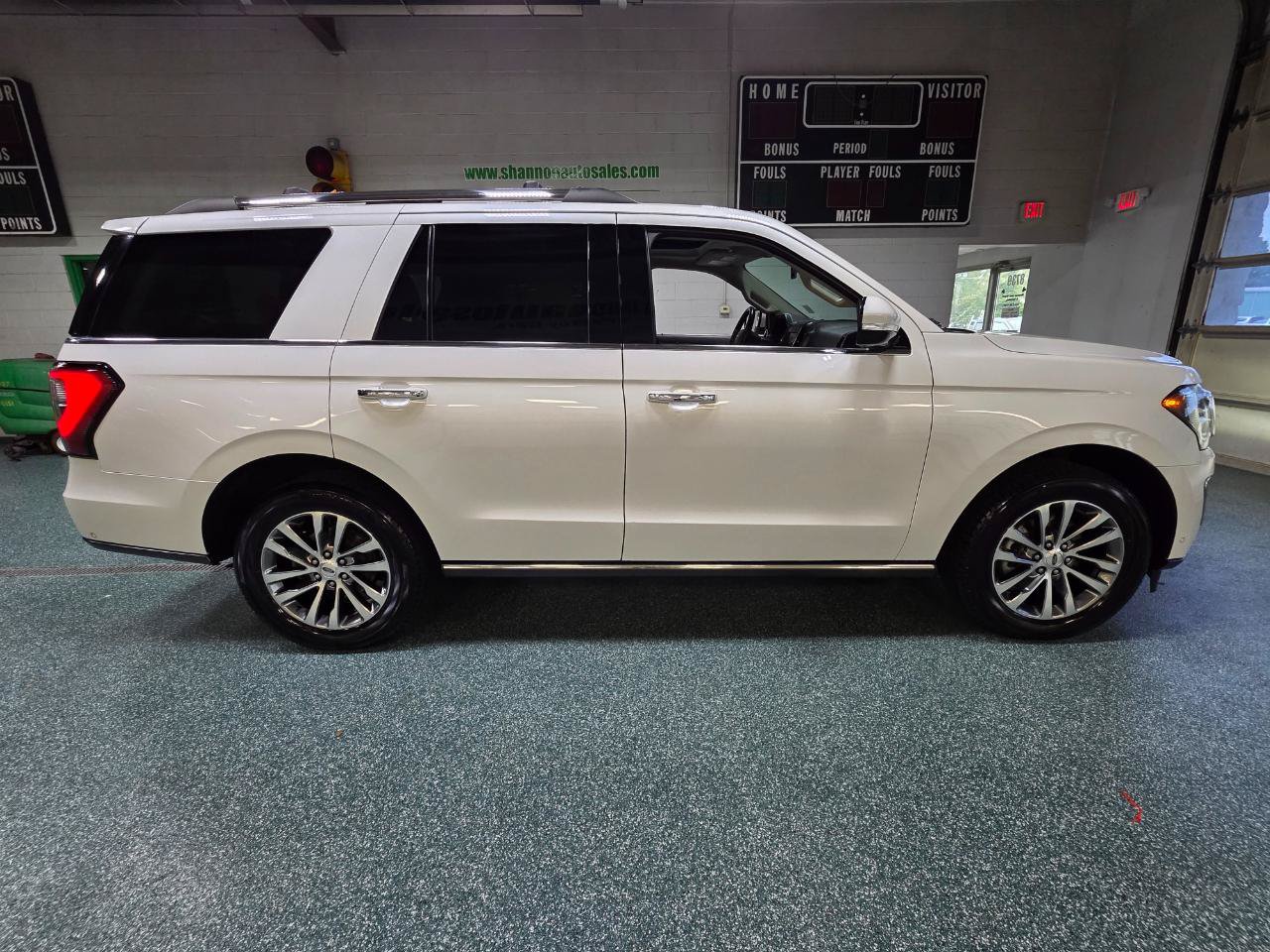 Used 2018 Ford Expedition Limited w/ Equipment Group 301A AWD/4WD image 5