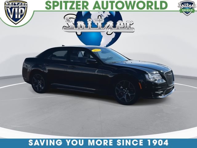 Used 2023 Chrysler 300 Touring L w/ Comfort Group image 2