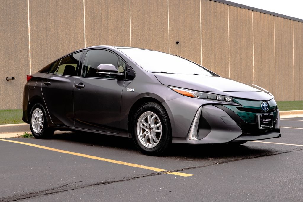 Used 2018 Toyota Prius Prime Premium FWD image 2